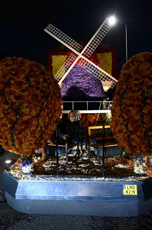 ../Images/Verlicht bloemencorso 2024 090.jpg